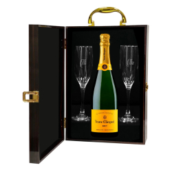 Personalized Mr and Mrs Champagne Flutes with Veuve Clicquot Personalized Mr and Mrs Champagne Flutes with Veuve Clicquot