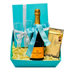 Veuve Clicquot Champagne Gift Set with Godiva Chocolates & Tiffany-Inspired Presentation Veuve Clicquot Champagne Gift Set with Godiva Chocolates & Tiffany-Inspired Presentation