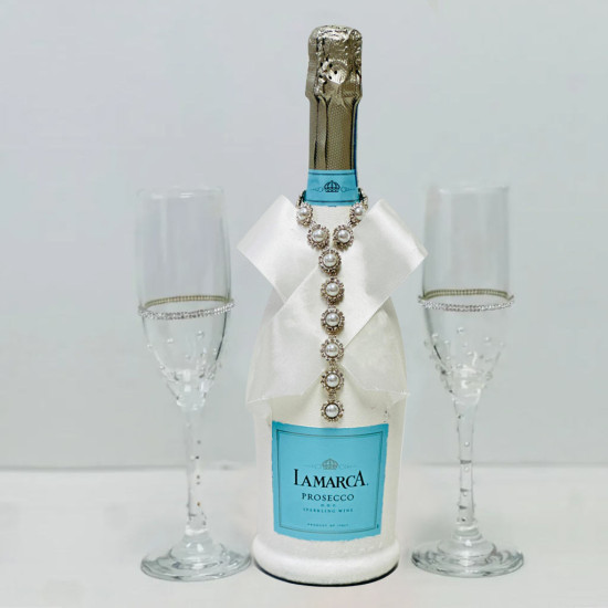 Pearl Design Sparkling Wine And Flutes Gift Set Pearl Design Sparkling Wine And Flutes Gift Set